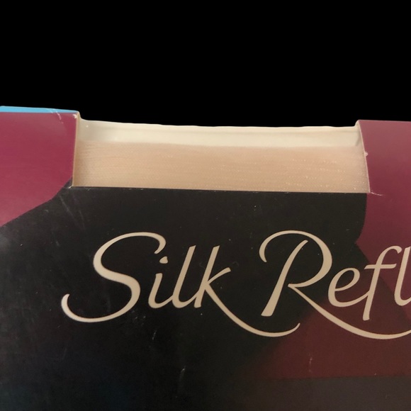 NOS Hanes Silk Reflections Control Top Sandalfoot Panty Hose Travel Buff SZ EF - Picture 3 of 5